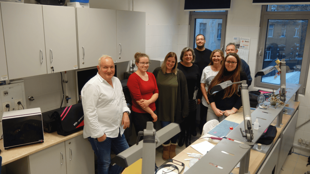 VITA VMK Master és VITA VM LC – A hagyományos fémkerámia és a kompozit leplezés egy eseten belül kurzus